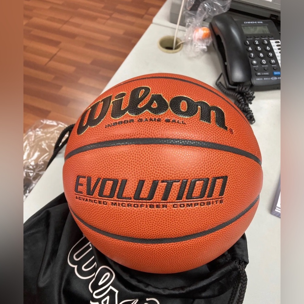Wilson Evolution Official Game Ball Size 7 / 29.5’ Basketball